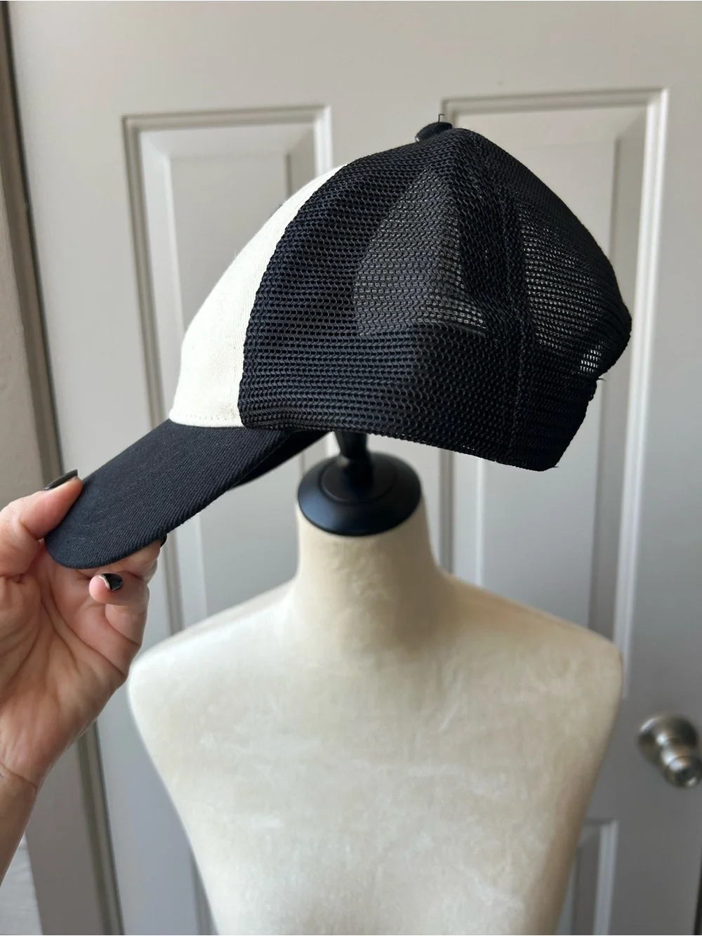 Brandy Melville Katherine Mesh Cap